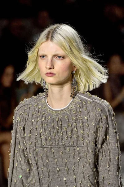 Look 57
